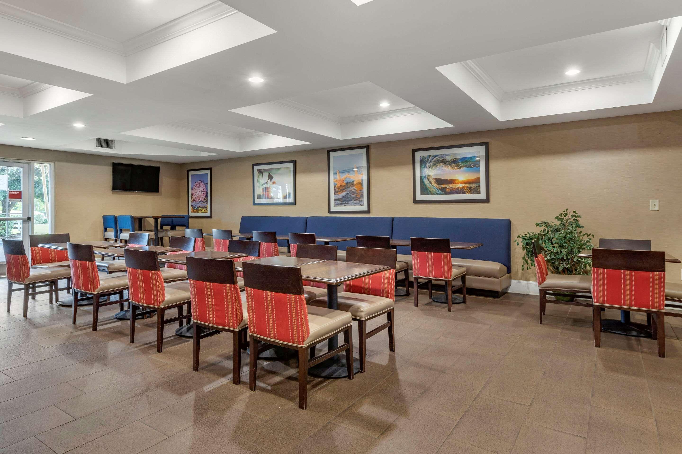 Comfort Suites Myrtle Beach Central Exterior photo